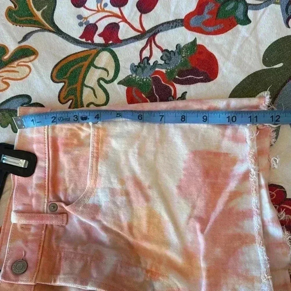 EUC GAP Cheeky Short in orange tie dye. Size 8/29 - Picture 3 of 6